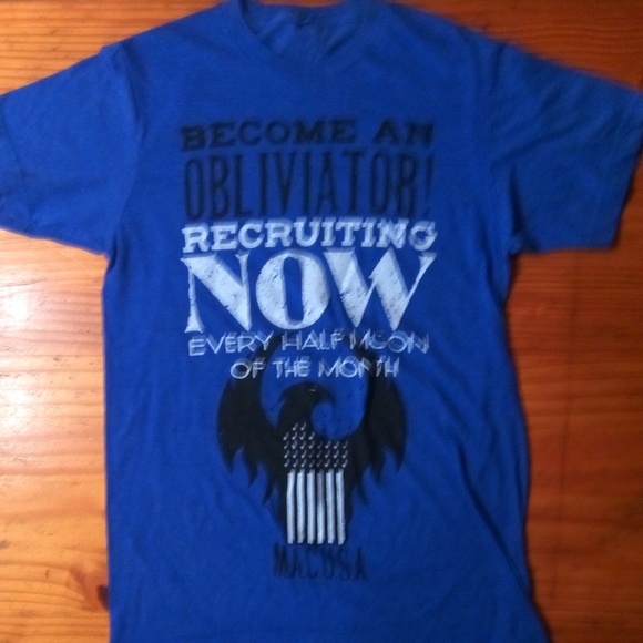 T-Shirt - Picture 5 of 6